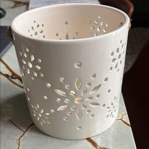 Snowflake design ceramic decor